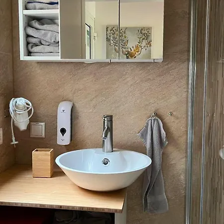 Holiday home Haus Loewe - Komplettes Am Badesee Erzgrube